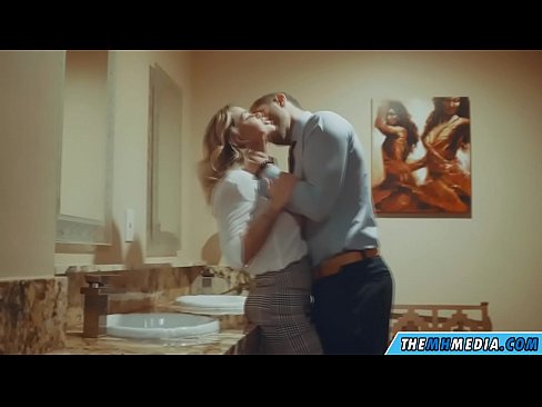 ❤️ Όταν μια πλούσια ξανθιά σε αποπλανεί σε μια δημόσια τουαλέτα ☑  στο el.pornsexer.ru ❌❤